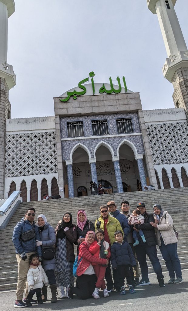 Singgah di itaewon masjid